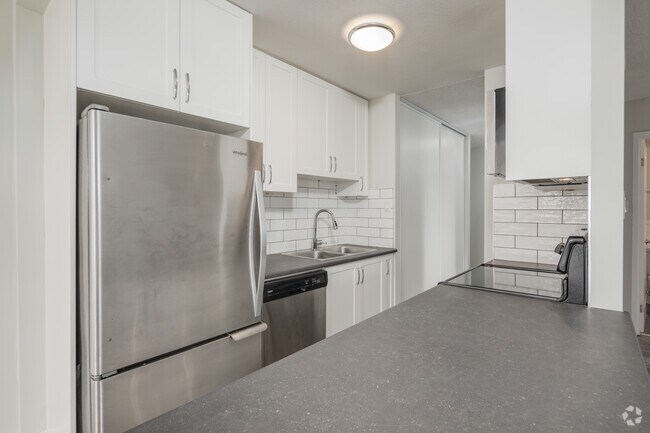2BR, 1BR - 872SF