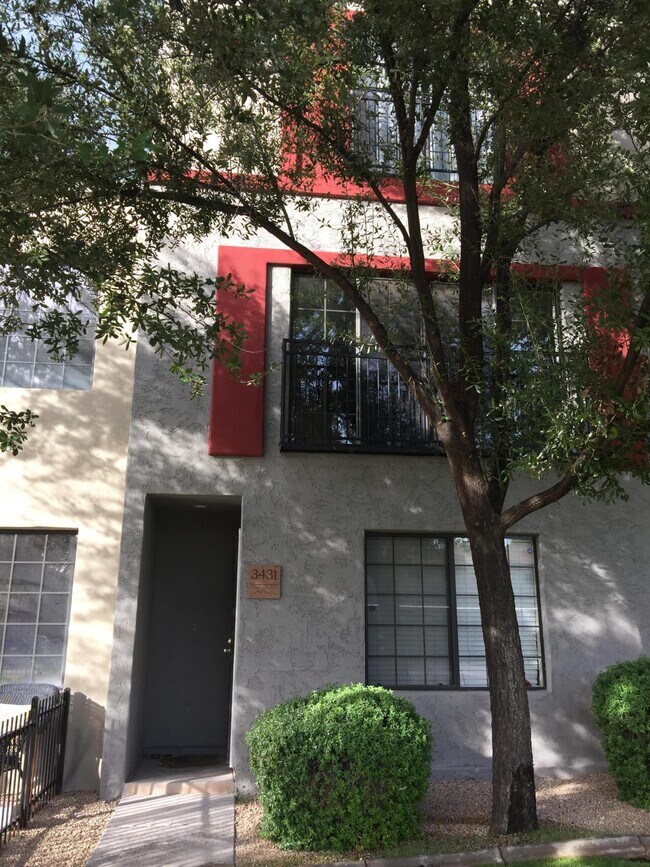 3431 E Lance Ln