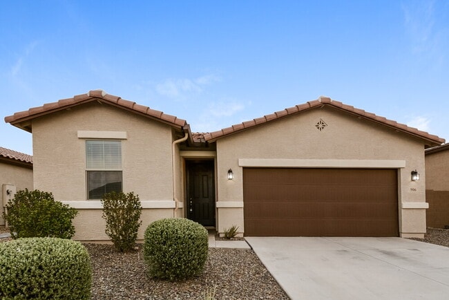 Building Photo - 906 E Davis Ln. Rental