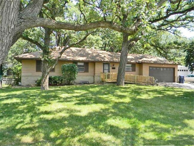 Spacious 4 Bedroom in Edina 1 Block from P... - Spacious 4 Bedroom in Edina 1 Block from P... House