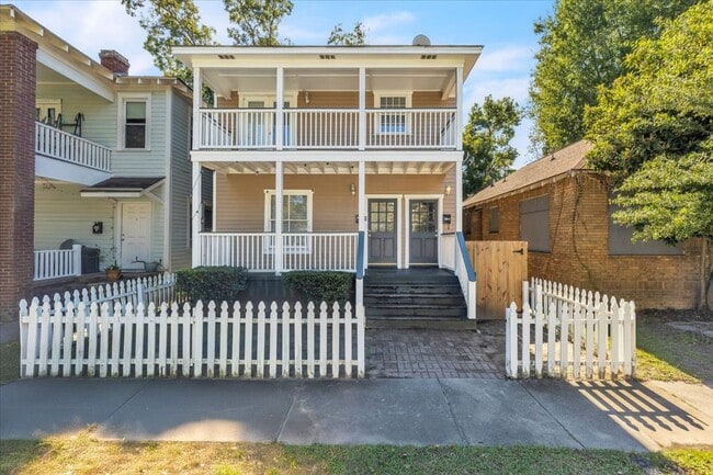 Building Photo - 3 bedroom 2 bath Downtown Savannah apartment