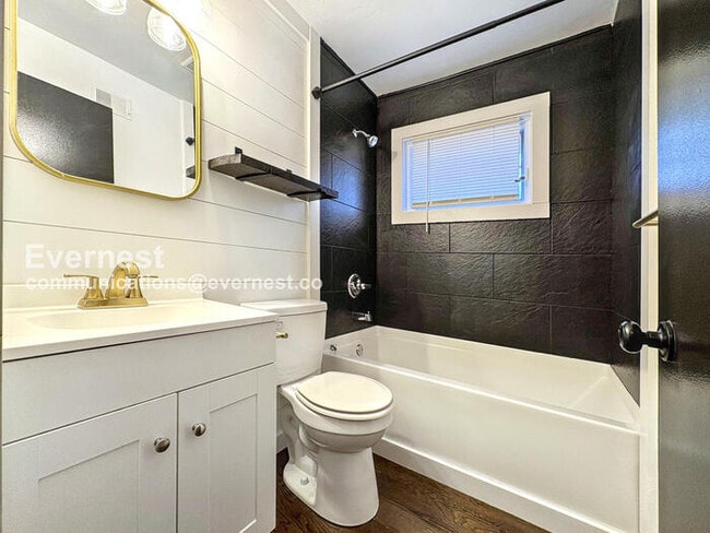 Photo - 9 Country Club Dr