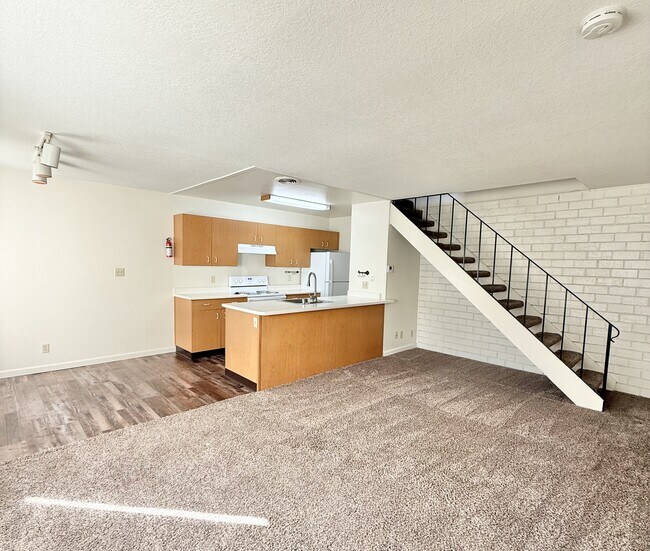 Photo - 2120 Chrysler Dr