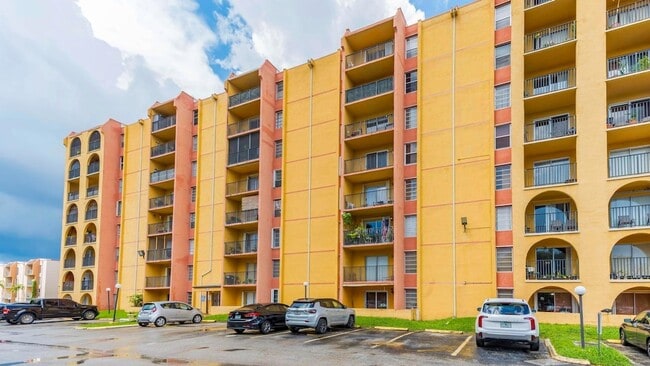Photo - 4801 NW 7th St Unidad 50316 Rental