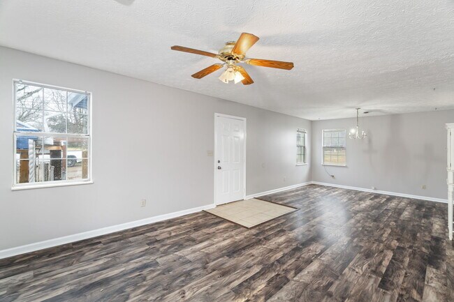 Photo - 2603 Louise Ave