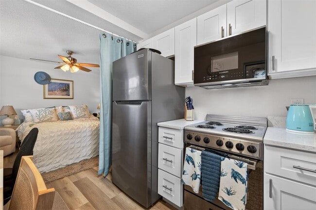 Photo - 825 46th St N