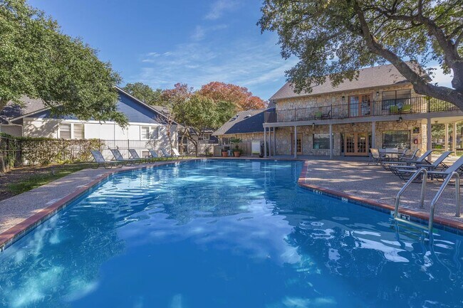 Experience luxury living at Distinction Apartment Homes, where modern design meets serene outdoor spaces. Enjoy the sparkling pool and beautifully landscaped courtyards that create the perfect retreat. Schedule your tour today!