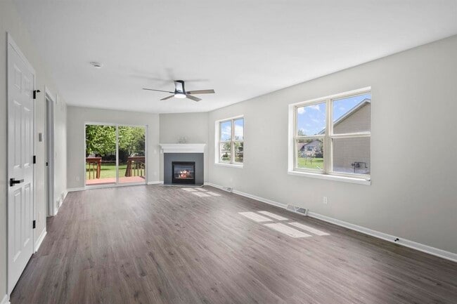 Photo - 640 Tower Dr