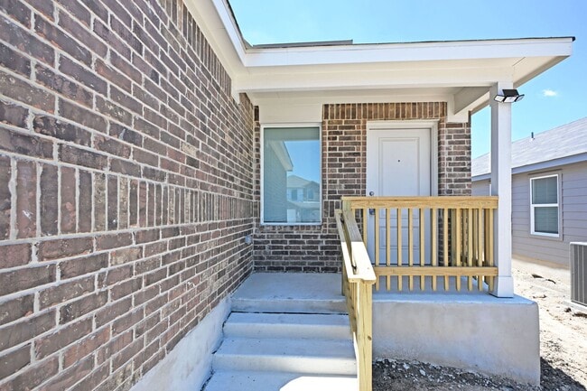 Photo - 223 Zyra Ave