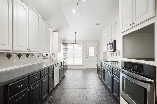 Photo - 1828 Lacey Oak Ln
