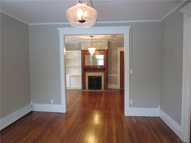 Photo - 1725 James St
