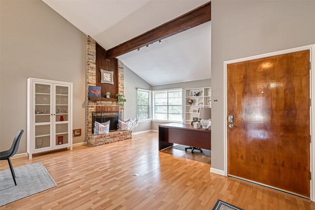 Photo - 2215 Fort Laramie Dr