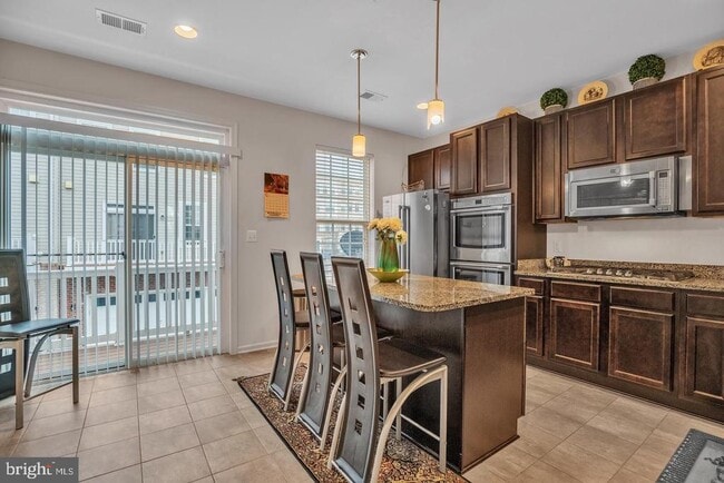 Building Photo - 1601 Wesbourne Dr