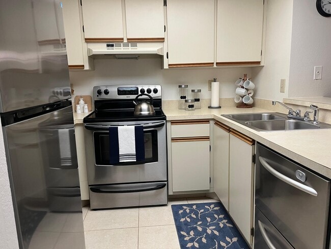 Photo - 1533 SE Royal Green Cir