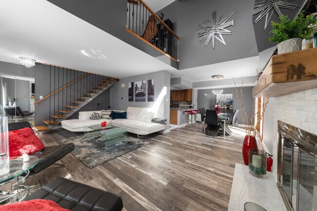 Photo - 15513 Whitehall Ln Unit 15513