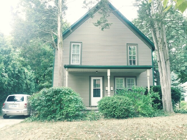 front view - 311 Plymouth Ave NE Apartments Unit 2