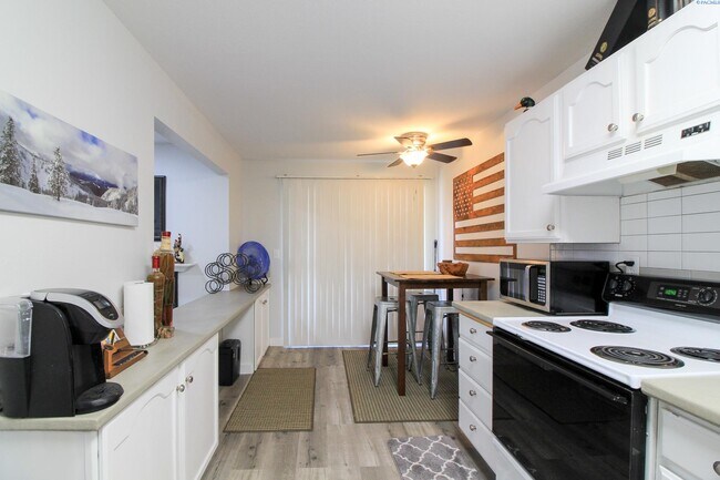 Photo - Fully Furnished 1 Bed, 1 Bath Apartment in...