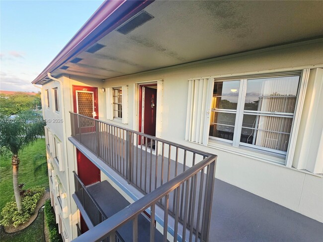 Building Photo - 13250 SW 7th Ct Unit 402L
