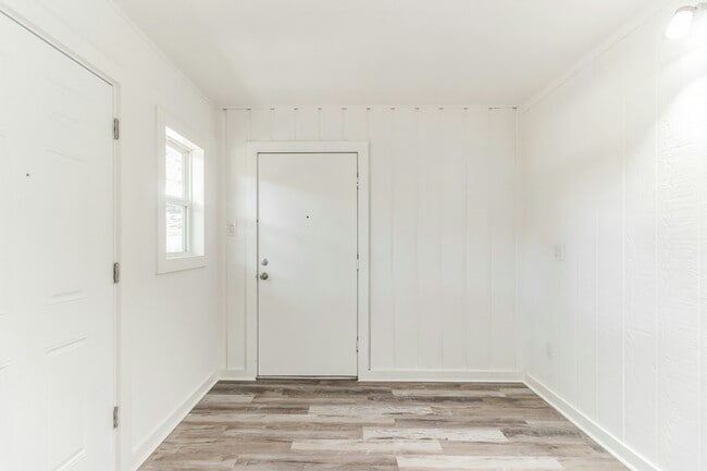 Photo - 124 E Castlebriar Dr