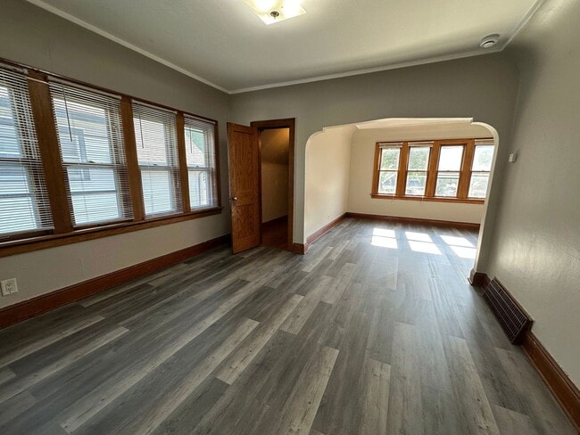Building Photo - 3238 S 7th St Rental