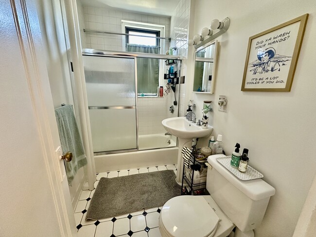 Photo - 2 Ayr Rd Unit 4