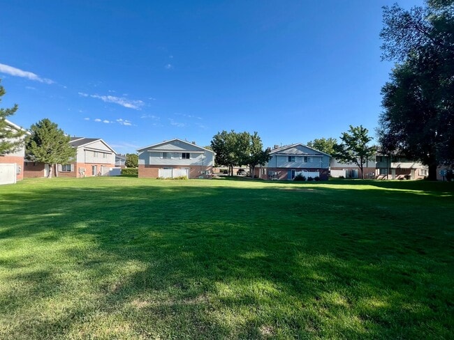 Photo - 3 bed 1.5 bath townhome/condo available Soon!