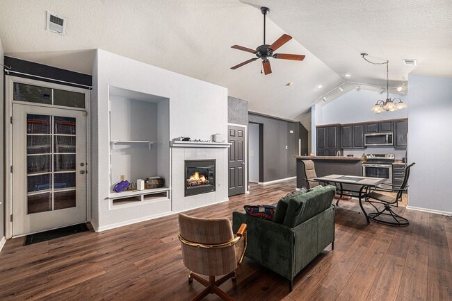 Photo - Single room for rent in the heart of Heath...