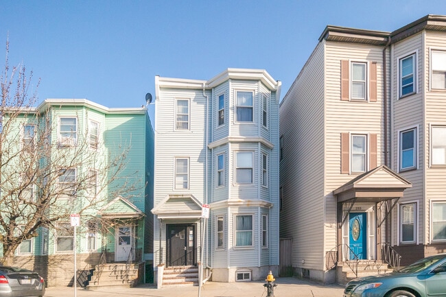 Photo - 219 Bennington St Unidad 3