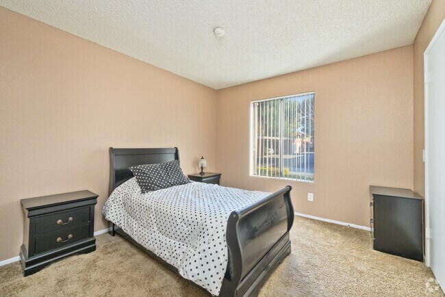 2BR, 2BA - 964SF - Second Bedroom
