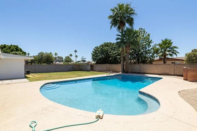 Photo - 335 E Carter Dr