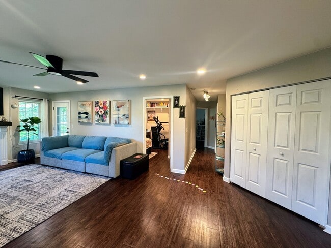 Photo - 115 E Fabish Dr