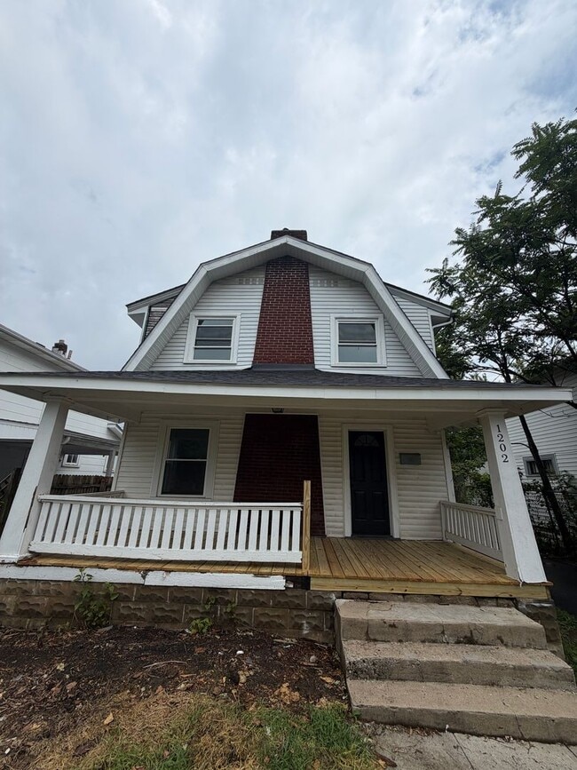 Building Photo - 1202 E 20th Ave