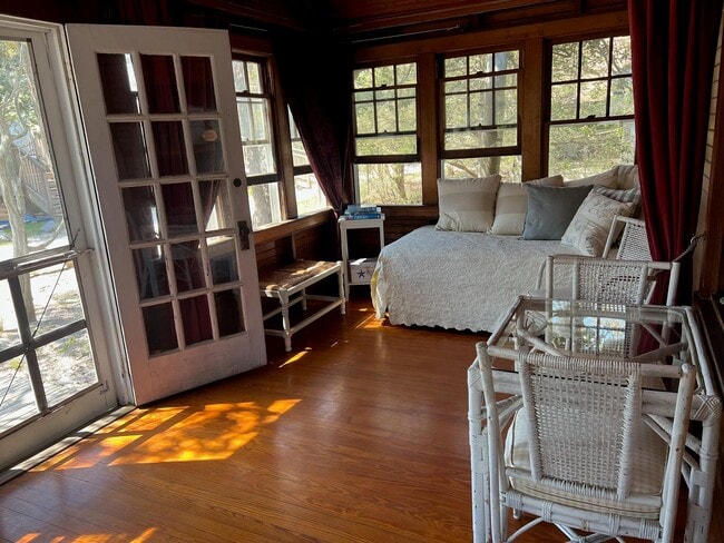 97 Bungalow Ln