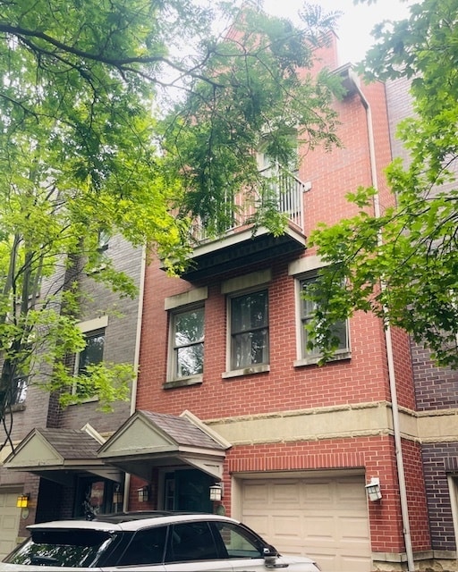 Building Photo - 556 E 32nd St Rental