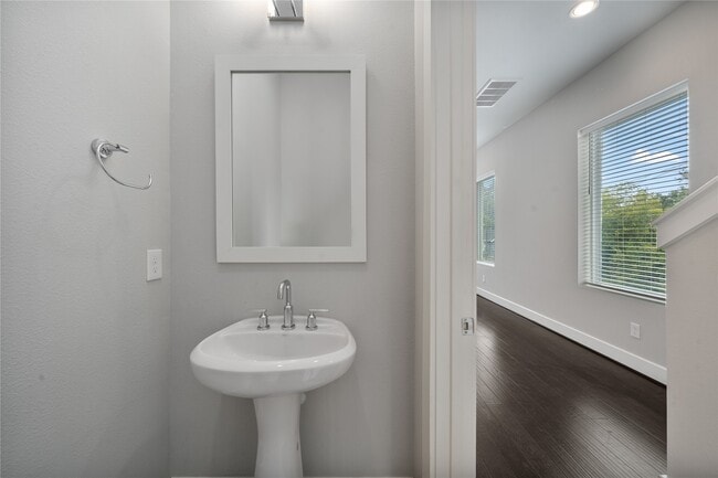 Photo - 2510 Tuam St