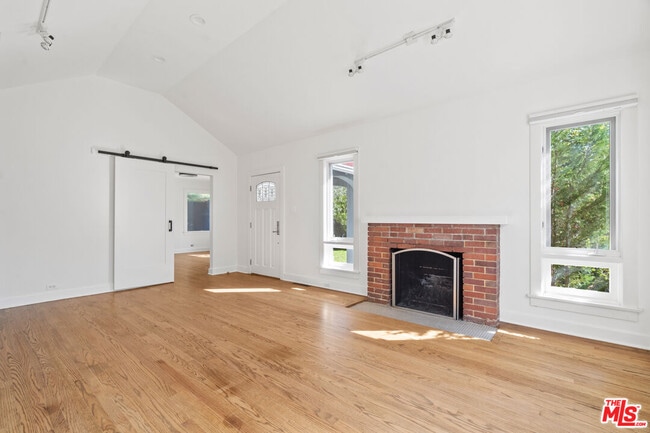 Photo - 949 S Muirfield Rd