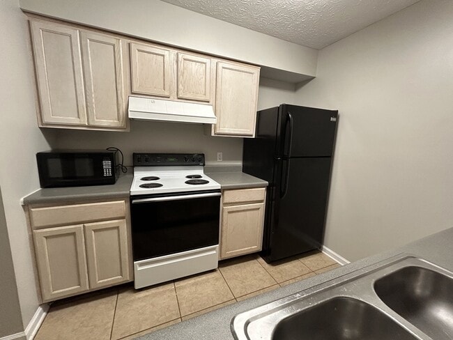 Photo - 1032 Chinook St