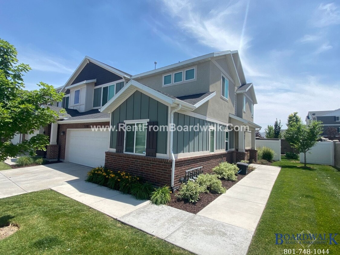 Amazing 4 Bed 3 Bath End Unit Townhome Wit... - Amazing 4 Bed 3 Bath End Unit Townhome Wit...