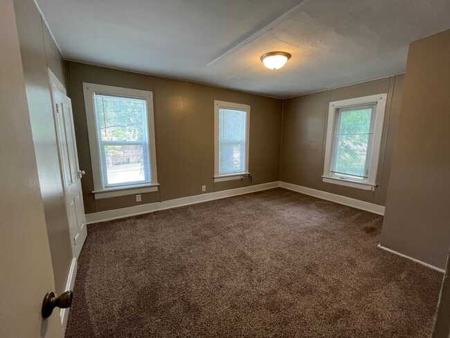 Photo - 319 E Main St