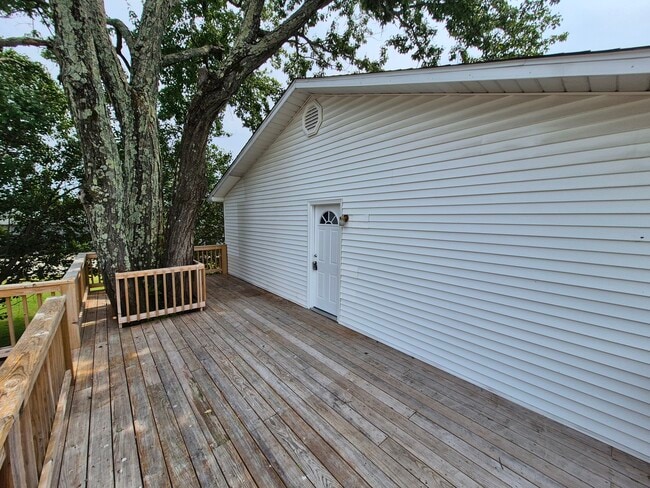 Building Photo - 10611 W Manslick Rd