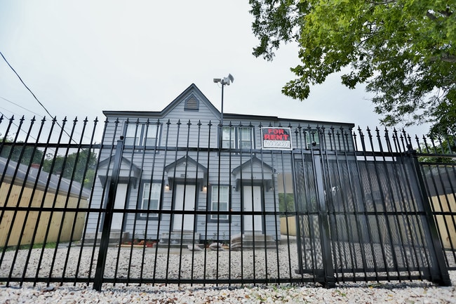 Building Photo - 3203 Elgin St