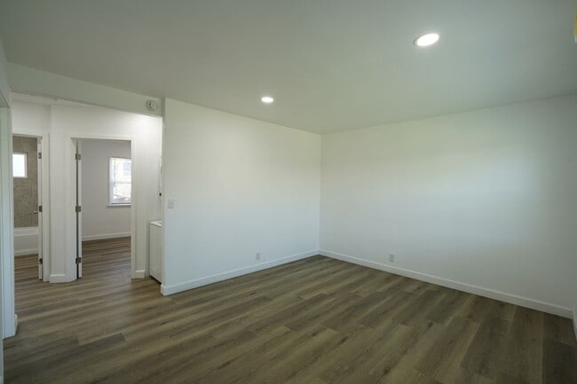 Photo - Dracaea Avenue Unit 21861