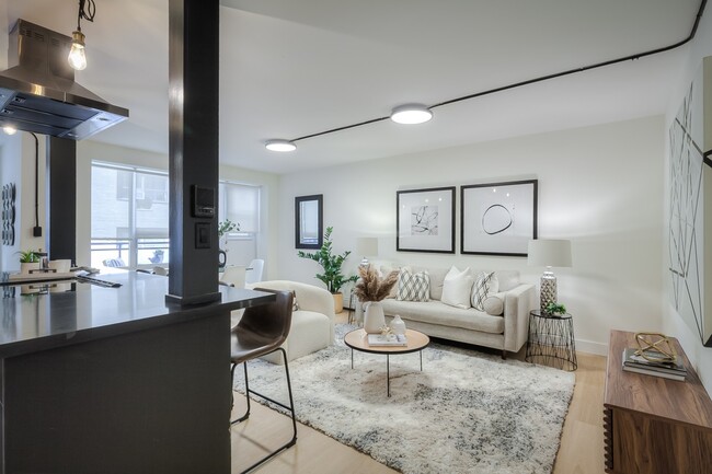 Building Photo - 420 Eglinton Ave E Unit 303