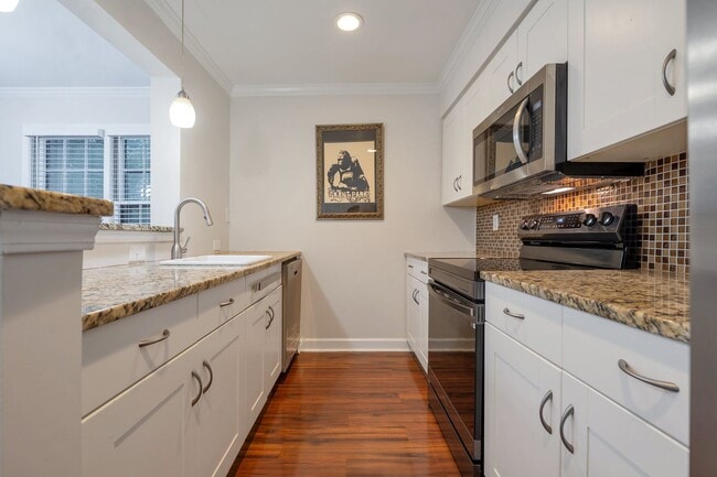 Building Photo - Spacious 2/2 Condo w/ Great Roommate Setup!
