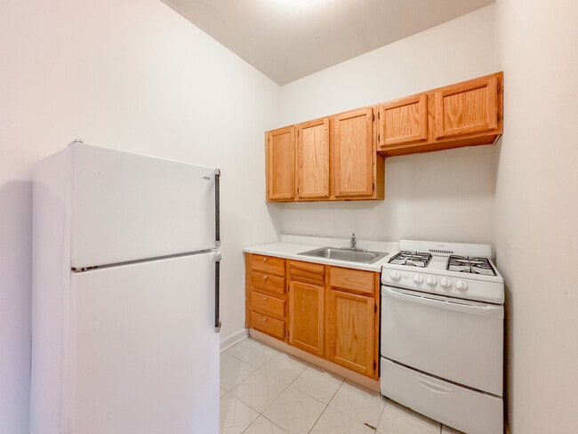 Photo - 1055 W George St Unit 211
