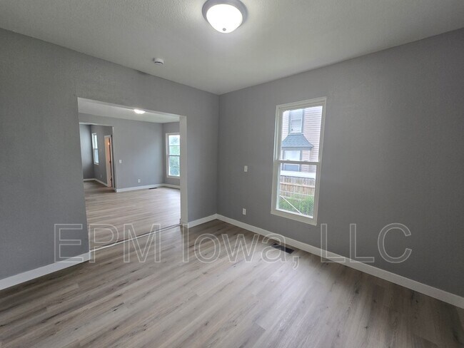 Photo - 1527 4th Ave SE