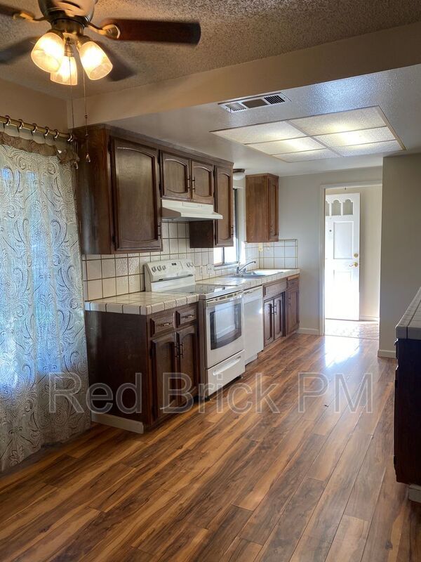 Photo - 2998 Sequoia Dr