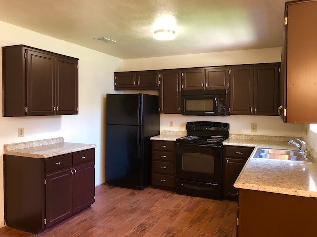 Photo - 2411 Traverse Dr