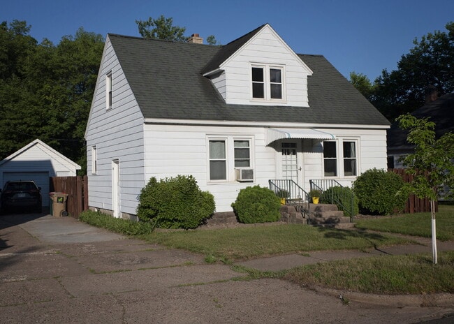 Building Photo - Beautifully Renovated 4-Bedroom Home with Fenced Backyard!