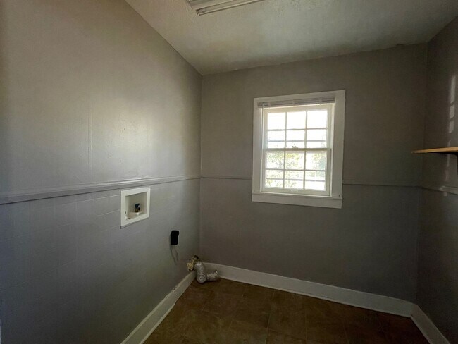 2104-2106 McAlister
